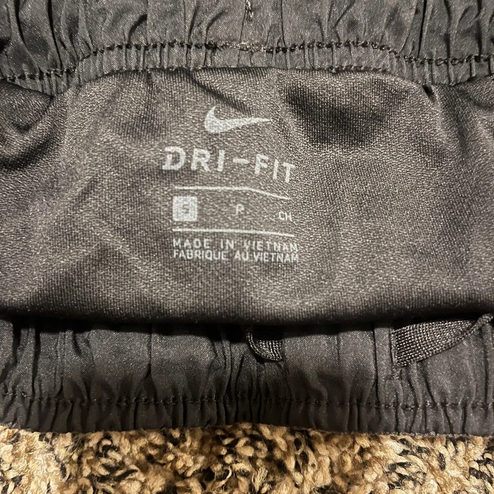 Nike Dri-FIT Black Shorts - Picture 3 of 3